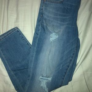 Ripped American Eagle Hi-Rise Jegging